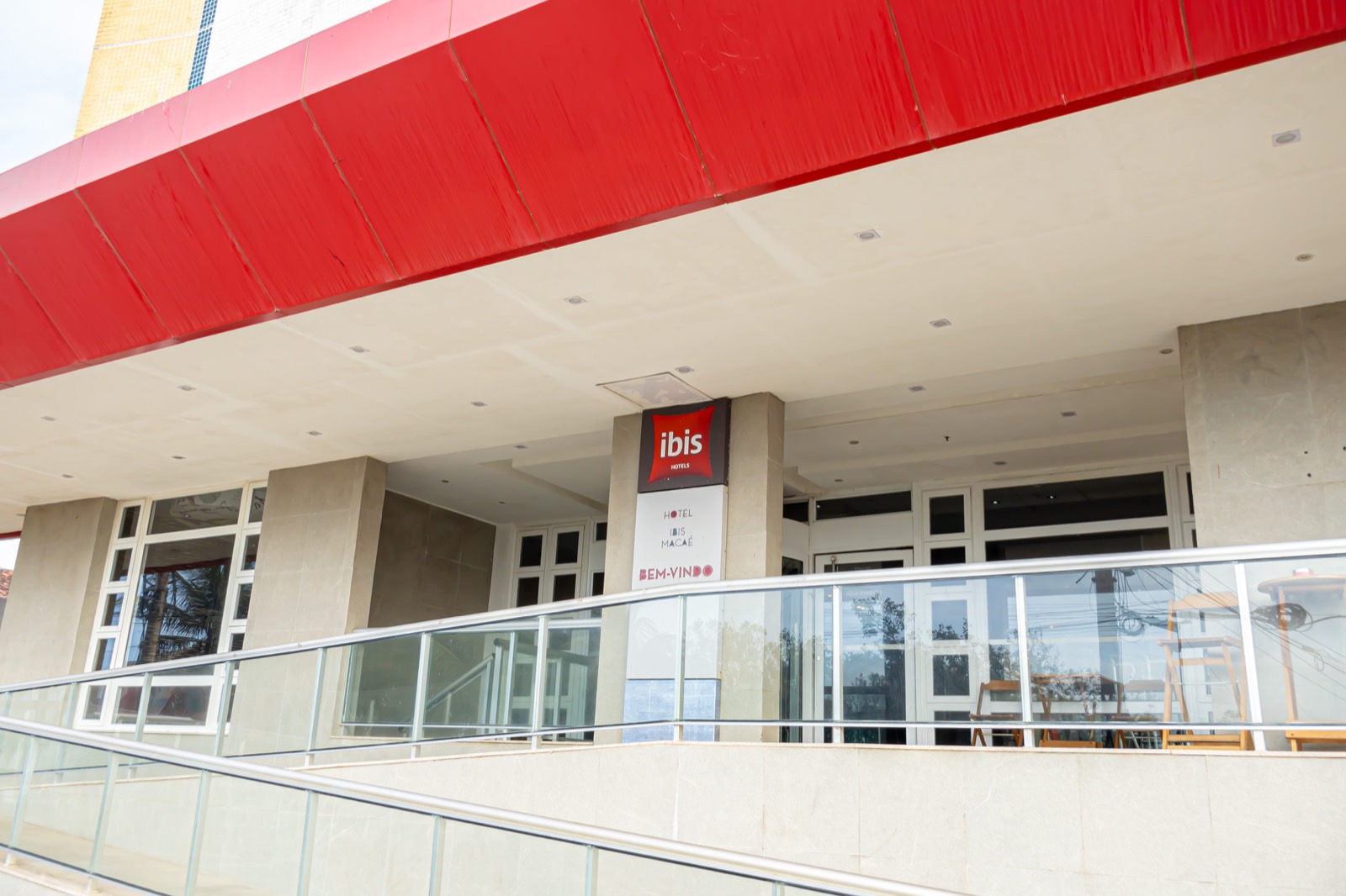 Fachada do ibis Macaé